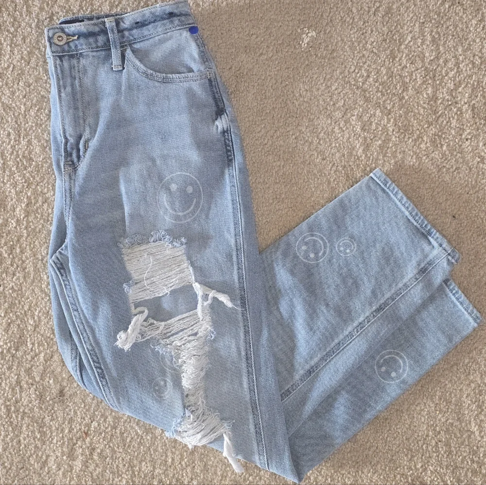 Hollister Smiley Face  Distressed Mom Jeans 27 / 27 - Picture 3 of 8